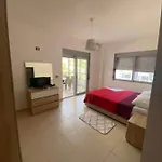 Rent One Lejlighed
